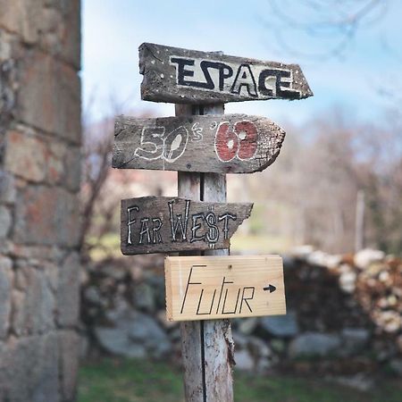 Voyage Spatio-Temporel Poussanges Exteriér fotografie